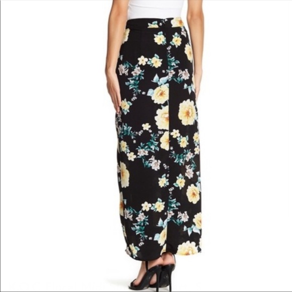 🗽Know.one.cares Skirt - Picture 2 of 2